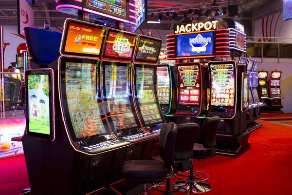 Live Texas Poker table at ugbet with dealer and player positions